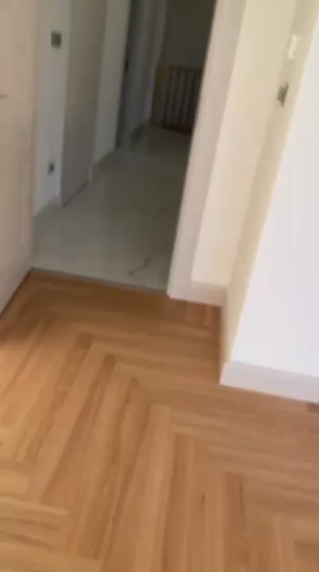 Temizlik sonrası balıksırtı parke koridor ve kapılar
